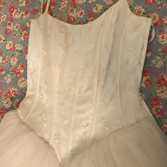 Fleur de Lis Ball Gown Wedding/Debutante Dress - Picture 4 of 8